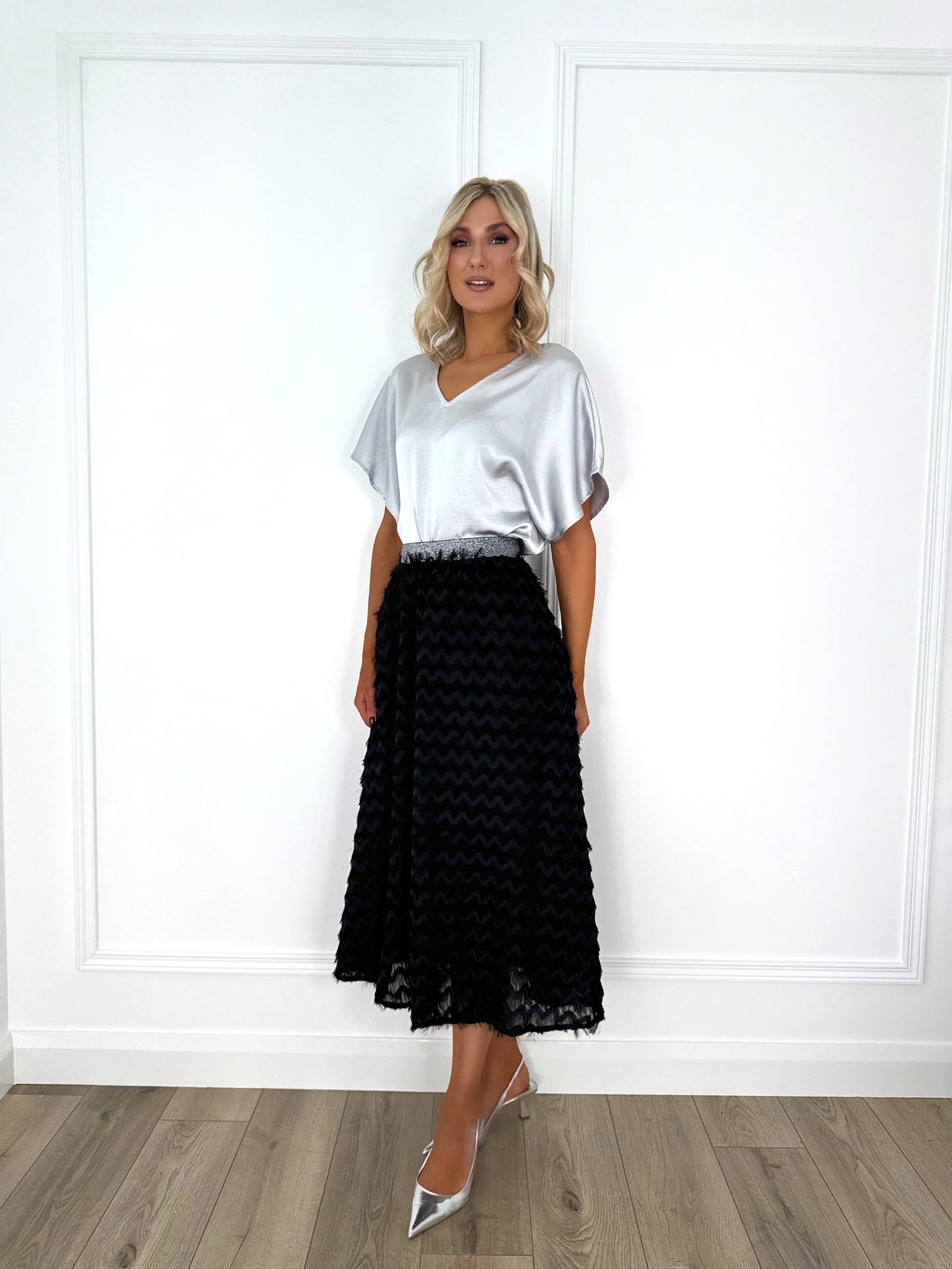 Mona Skirt with Wave Pattern - Black