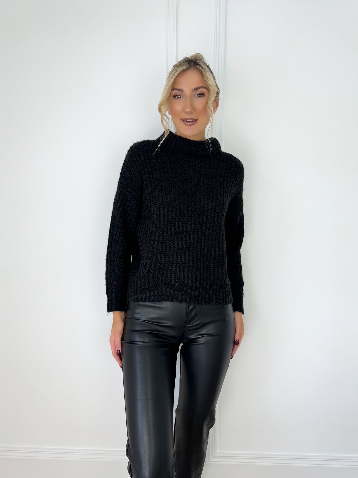 Round Neck Knit Jumper - Black