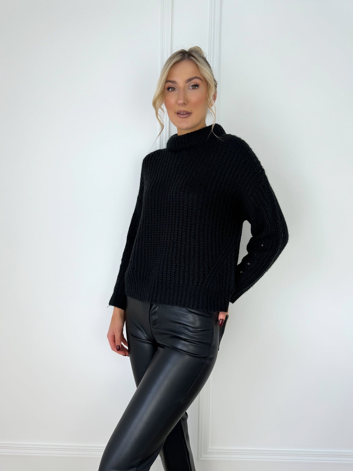 Round Neck Knit Jumper - Black