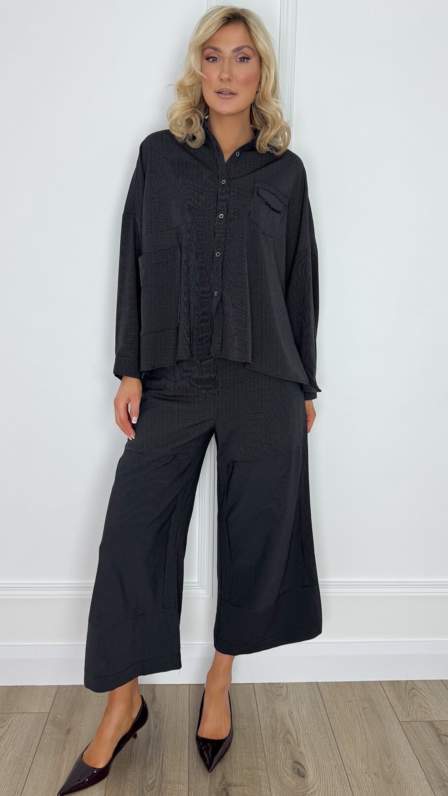 Tanya Stiped Wide Crop Leg Trousers - Black