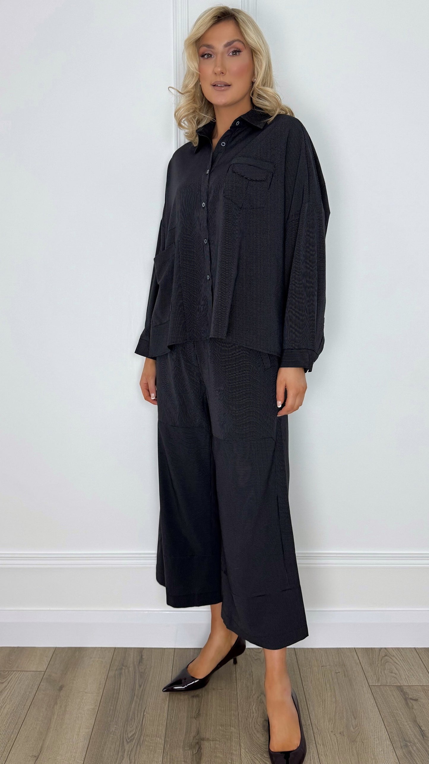 Tanya Stiped Wide Crop Leg Trousers - Black