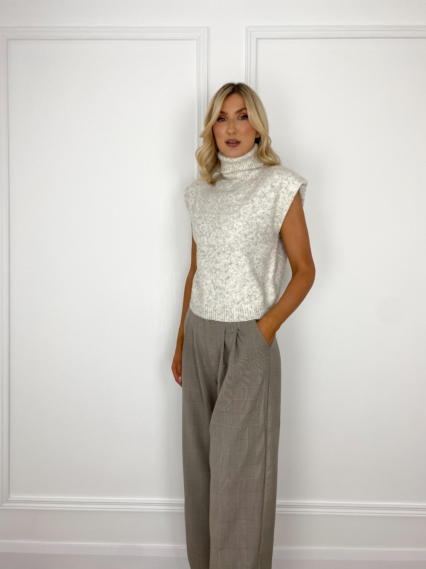 Cassy Sweater Vest With High Neck - Grey