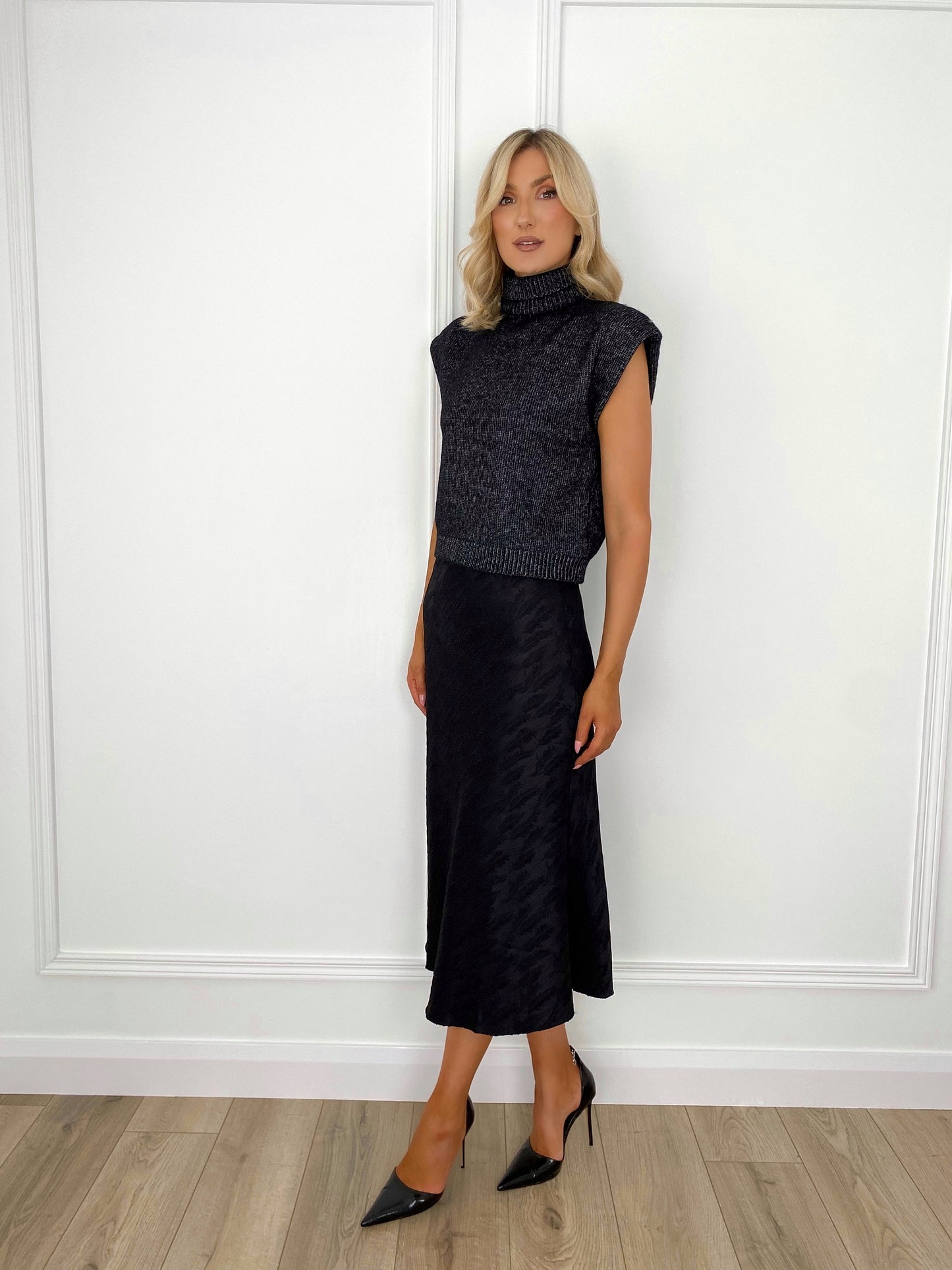 Cassy Sweater Vest With High Neck - Black