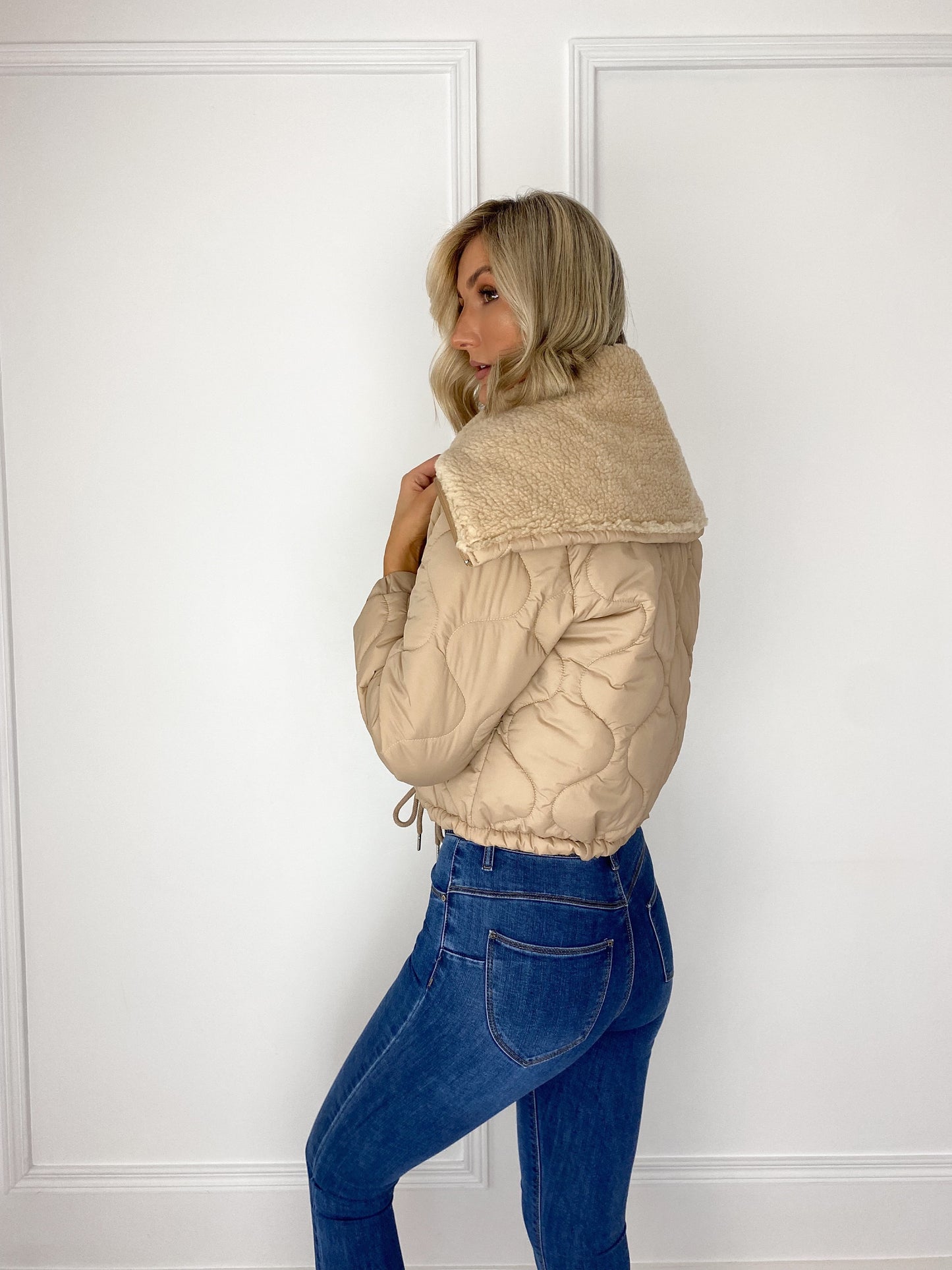 Cropped Puffer Jacket With Fur Lapel