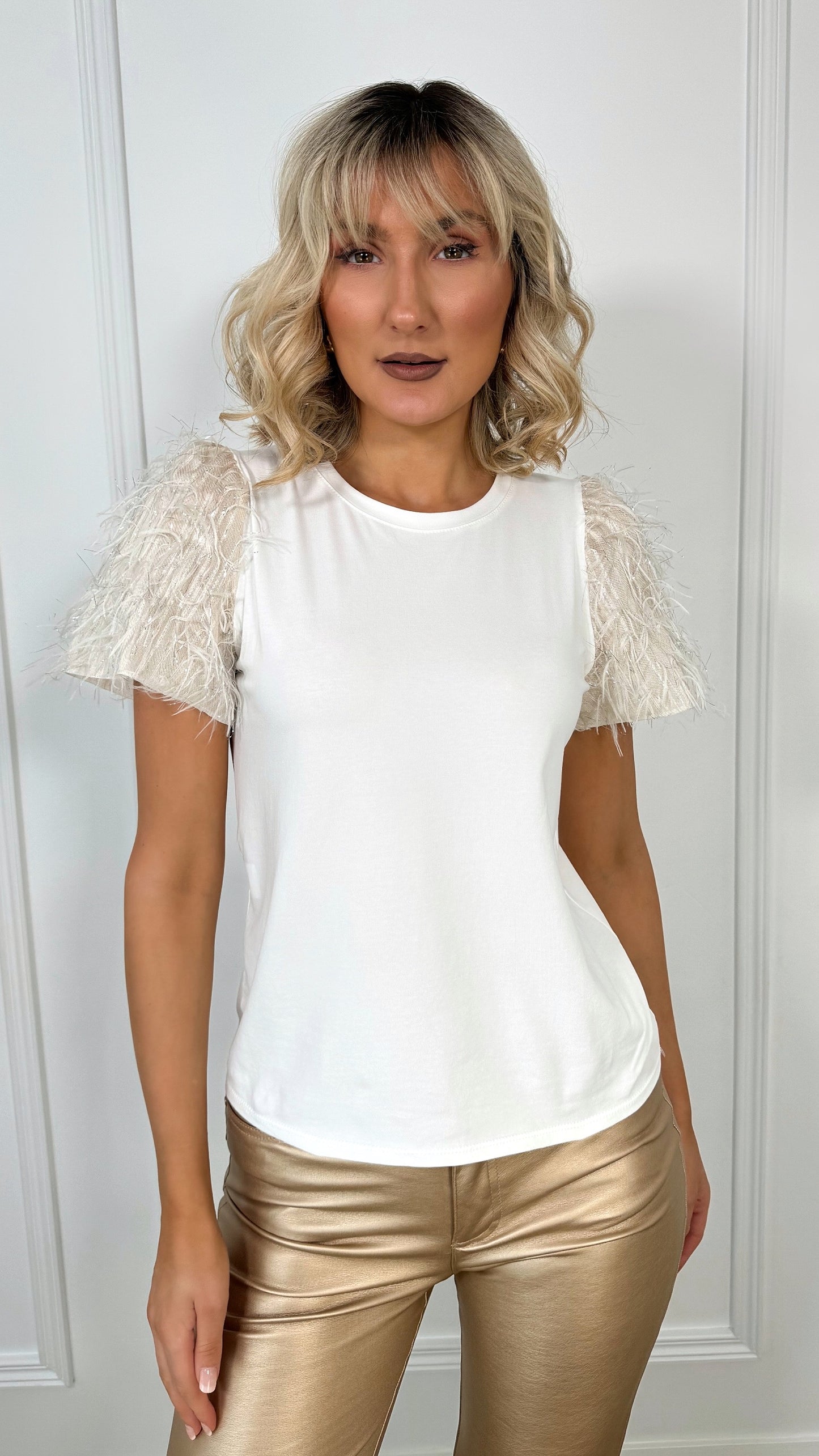 Jessy White Tee with Fringe Short Sleeves