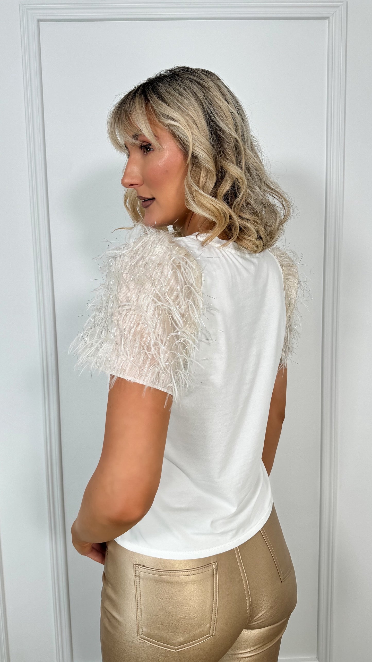 Jessy White Tee with Fringe Short Sleeves