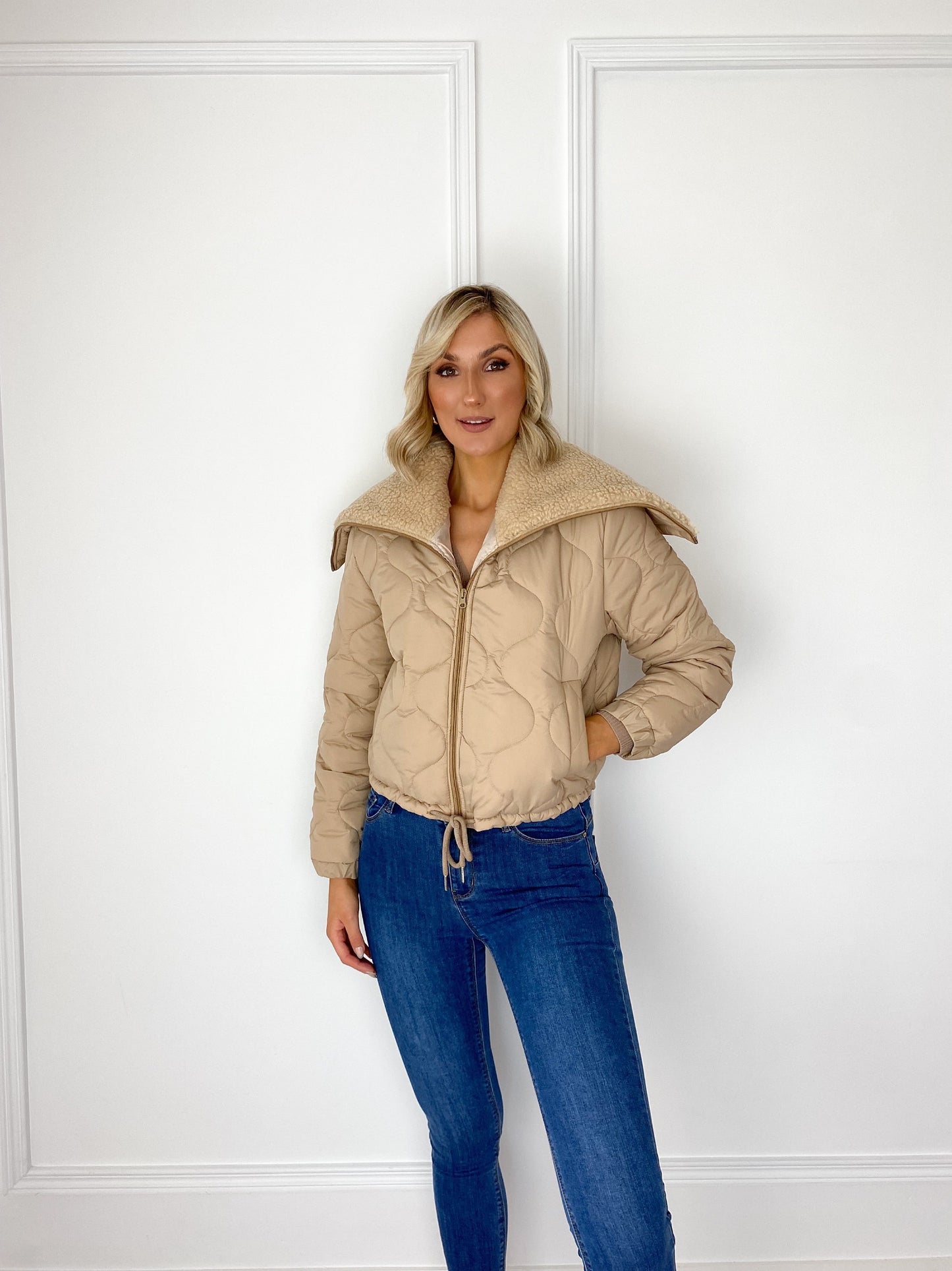 Cropped Puffer Jacket With Fur Lapel