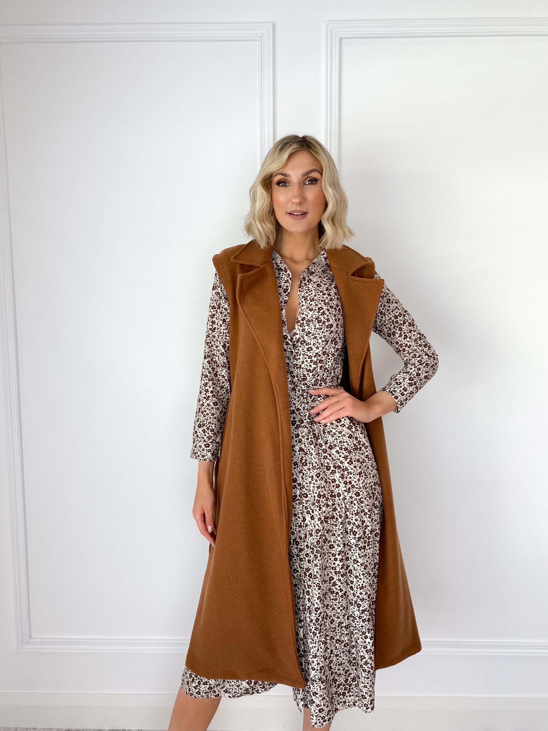 Camel sale sleeveless coat