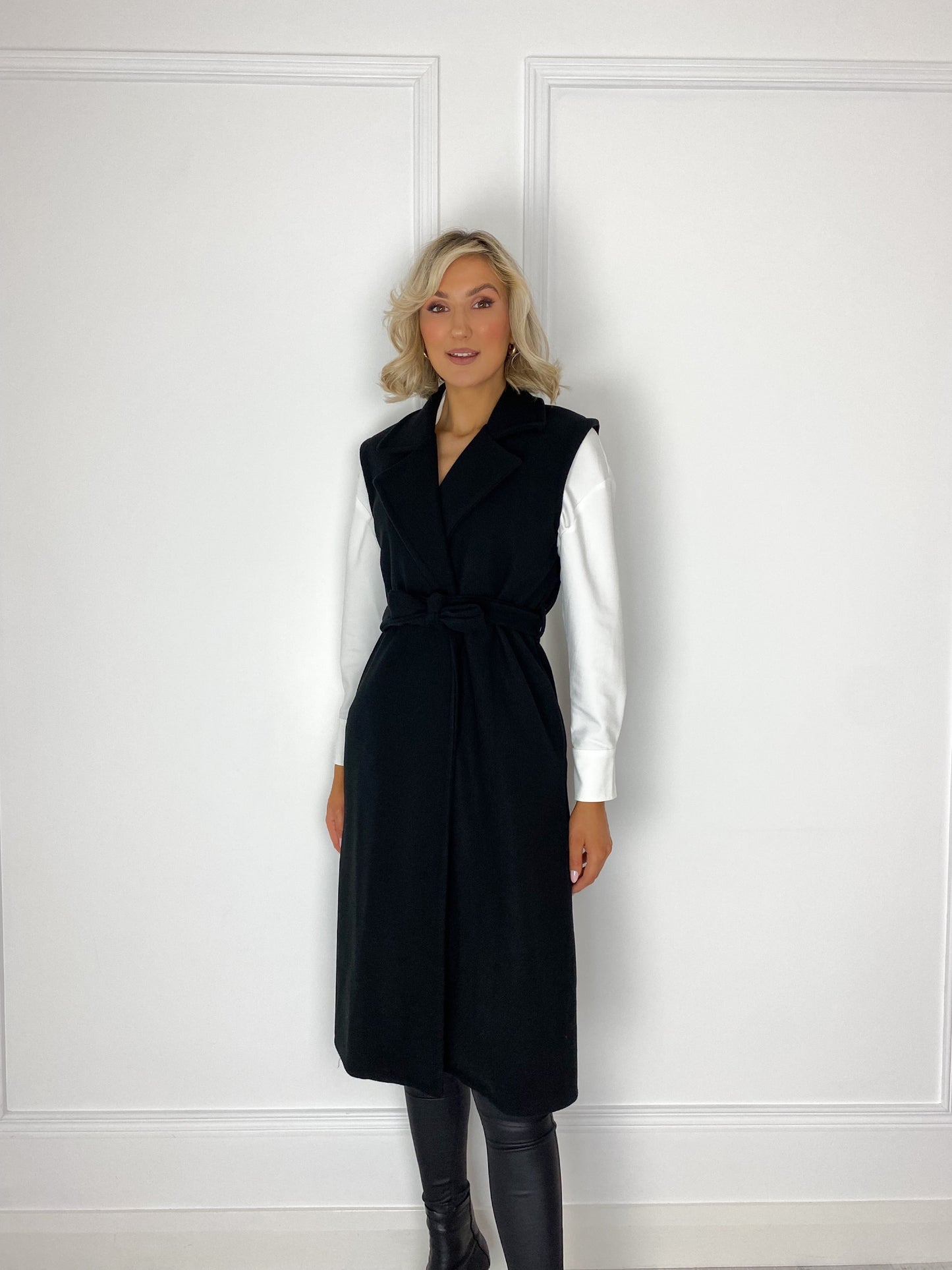 Belted Sleeveless Wool Trench Coat - Black