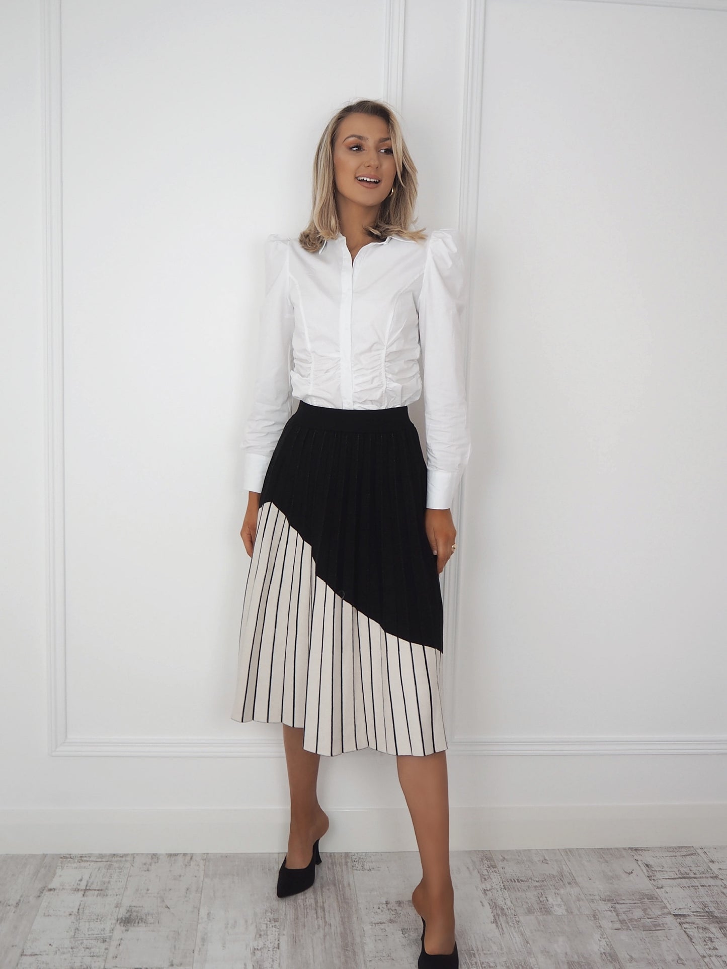 Black and White Abstract Print Pleated Skirt